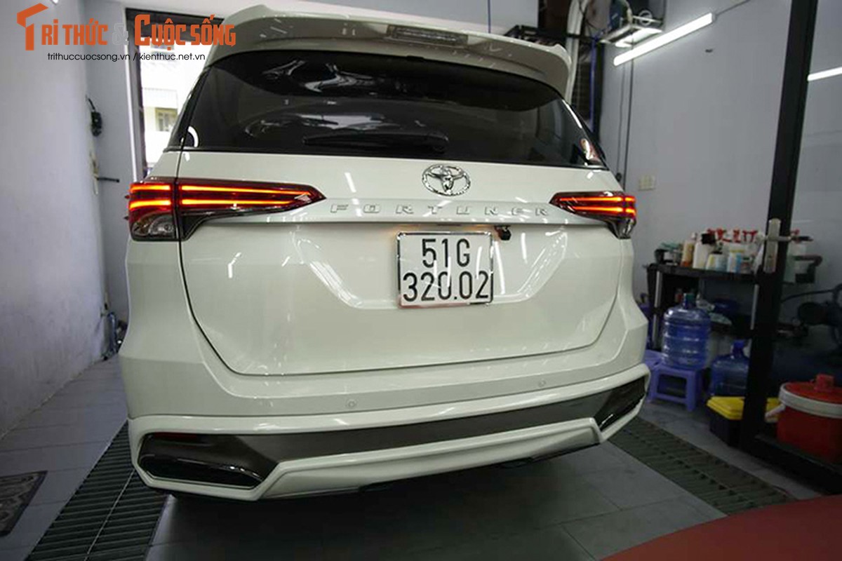 Toyota Fortuner do Lexus sieu re, chi 20 trieu tai Sai Gon-Hinh-5