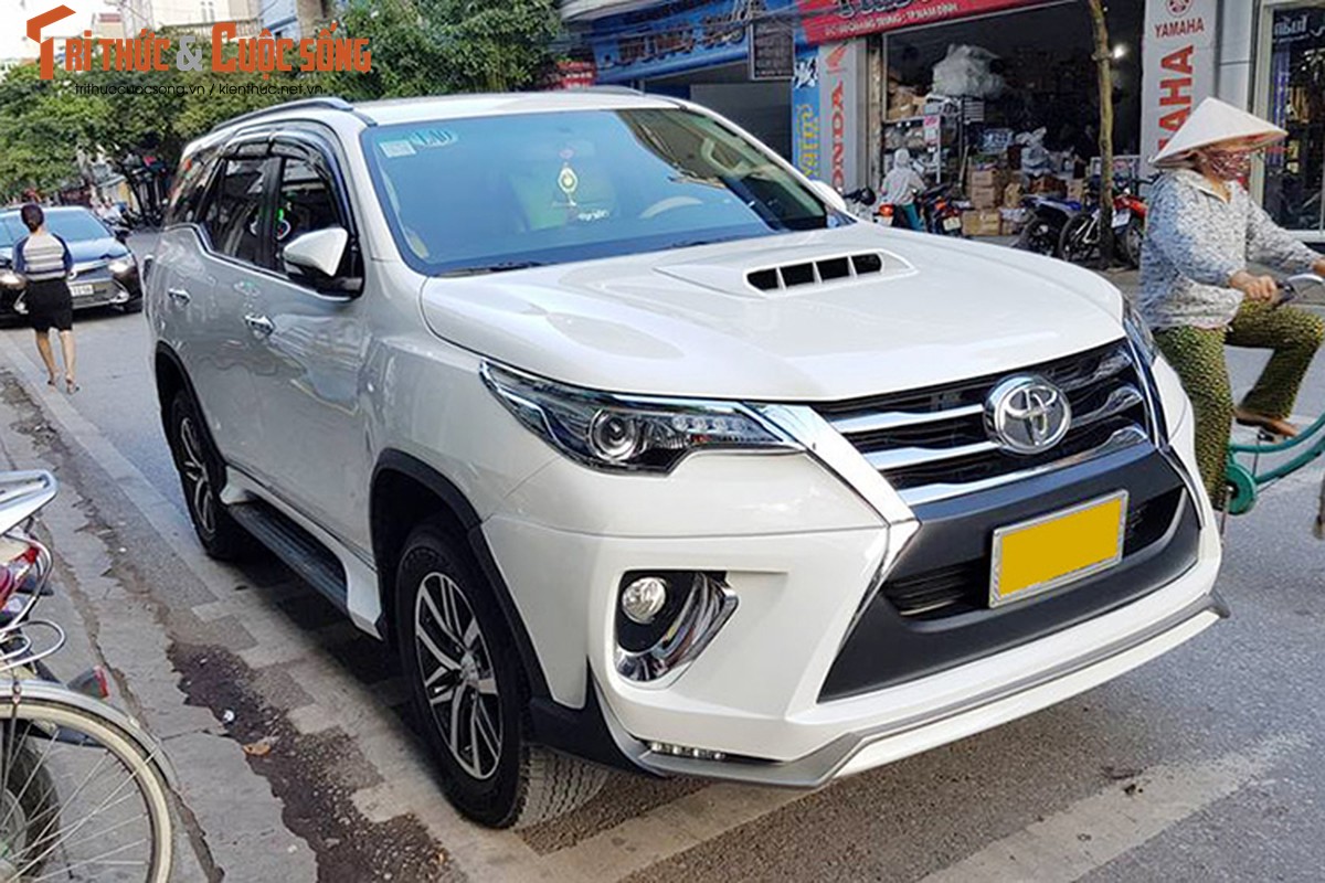 Toyota Fortuner do Lexus sieu re, chi 20 trieu tai Sai Gon