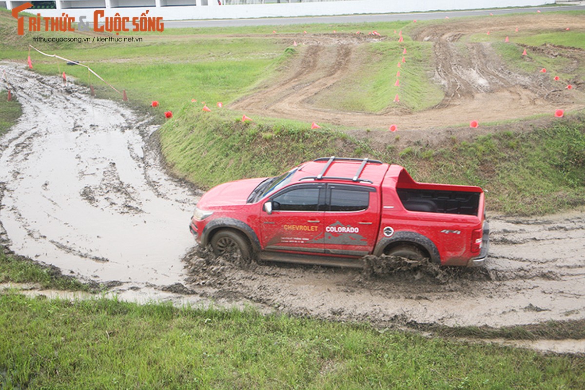 Cam lai Chevrolet Colorado 619 trieu tai truong dua Viet-Hinh-10