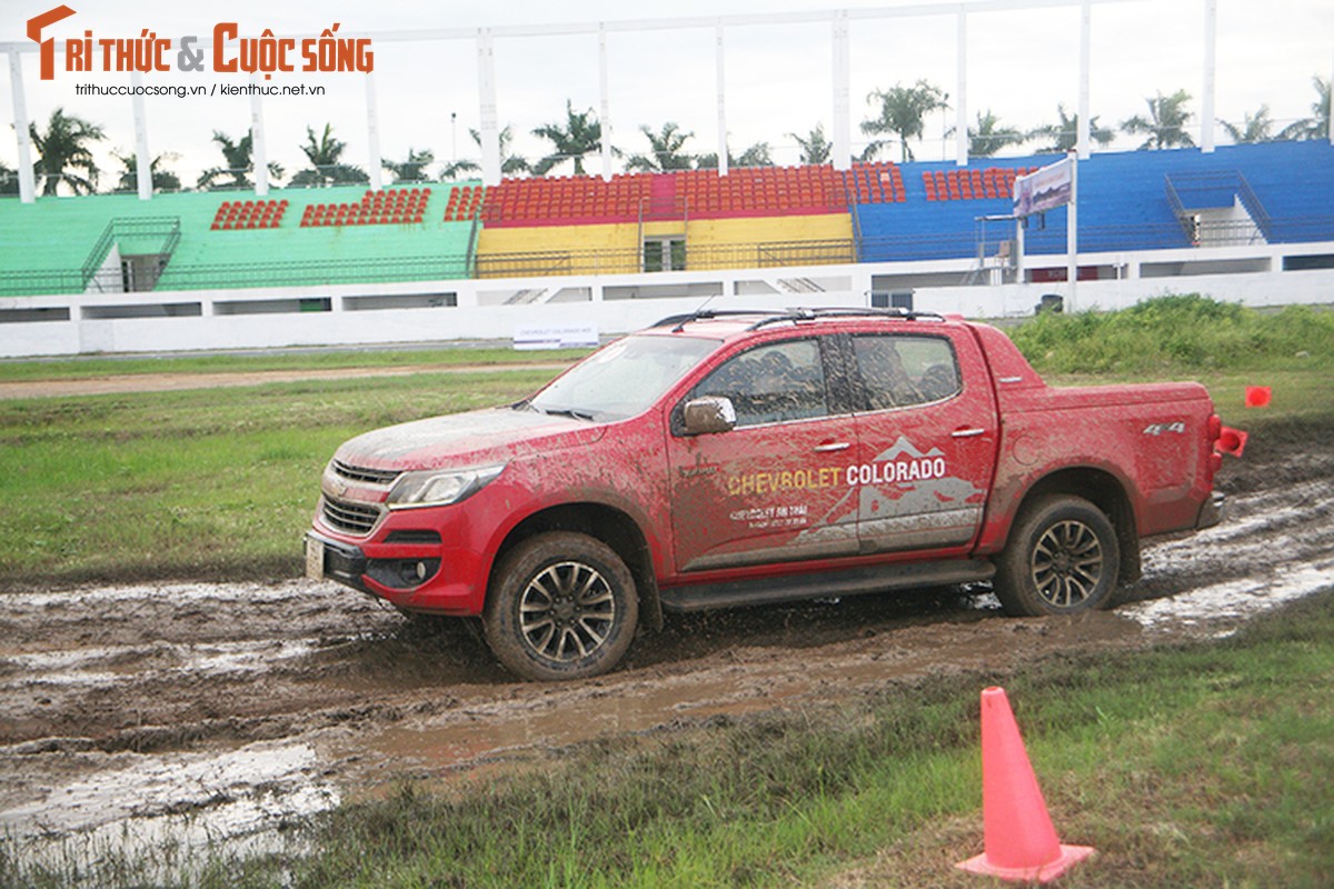 Cam lai Chevrolet Colorado 619 trieu tai truong dua Viet-Hinh-11