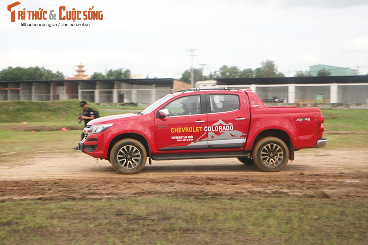 Cam lai Chevrolet Colorado 619 trieu tai truong dua Viet-Hinh-12