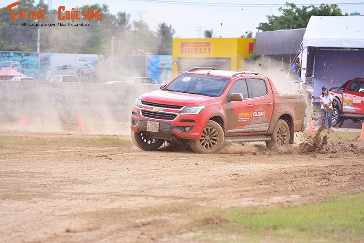 Cam lai Chevrolet Colorado 619 trieu tai truong dua Viet-Hinh-13