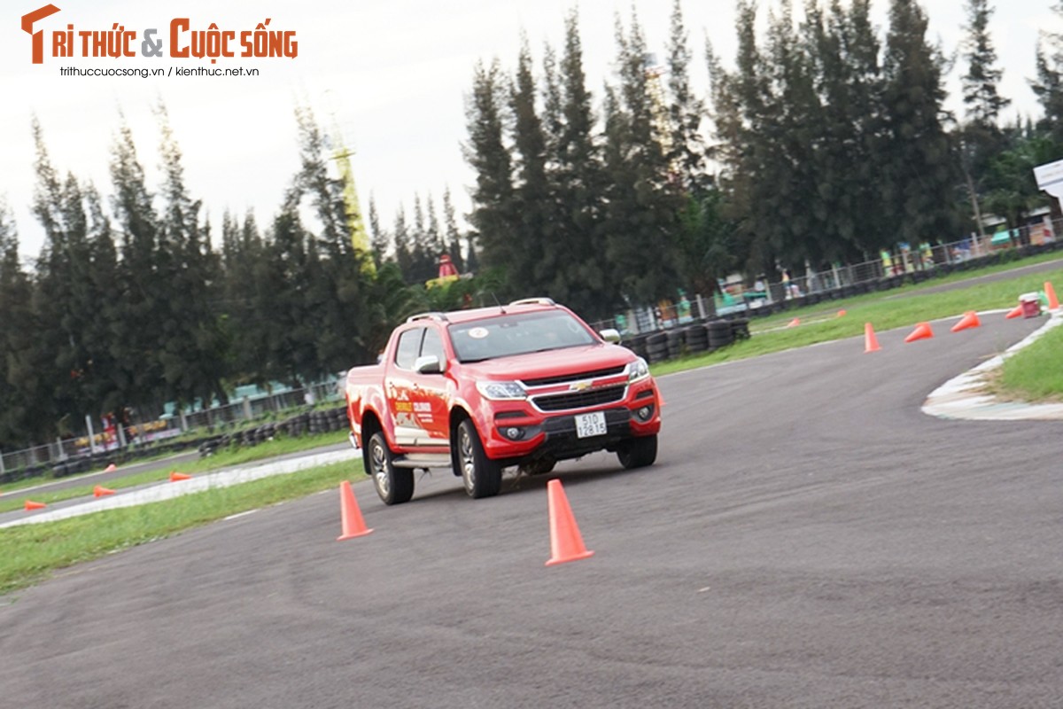 Cam lai Chevrolet Colorado 619 trieu tai truong dua Viet-Hinh-4