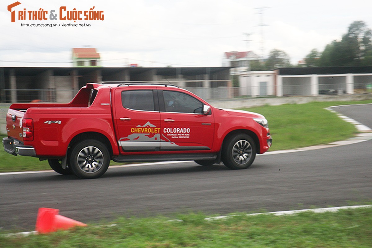 Cam lai Chevrolet Colorado 619 trieu tai truong dua Viet-Hinh-5