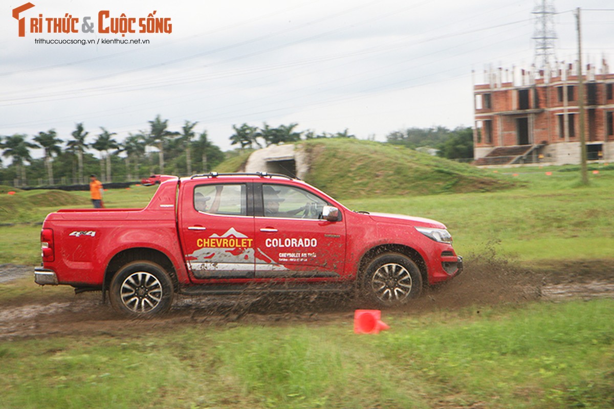 Cam lai Chevrolet Colorado 619 trieu tai truong dua Viet-Hinh-8