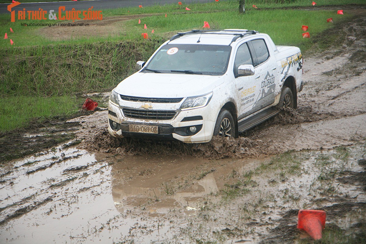 Cam lai Chevrolet Colorado 619 trieu tai truong dua Viet-Hinh-9