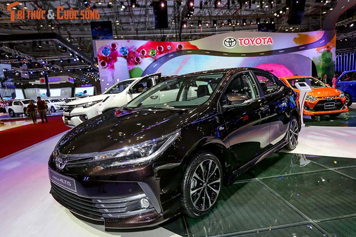 Toyota Corolla Altis 2018 “trinh lang” khach hang Viet