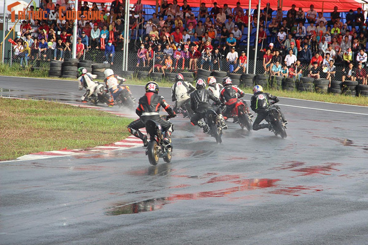 Dan &quot;xe no&quot; Honda tiep tuc dua nong tai Binh Duong-Hinh-3