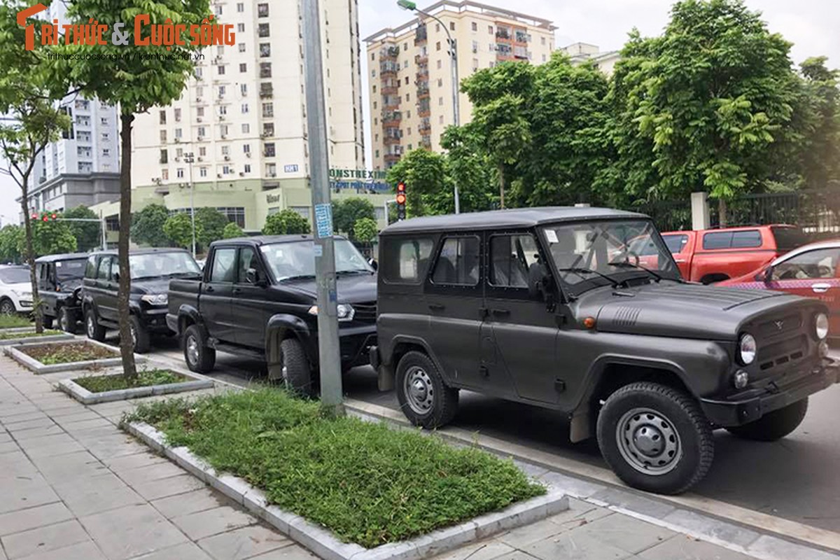 &quot;Dap thung&quot; oto Uaz Hunter may dau sieu re tai Ha Noi-Hinh-9