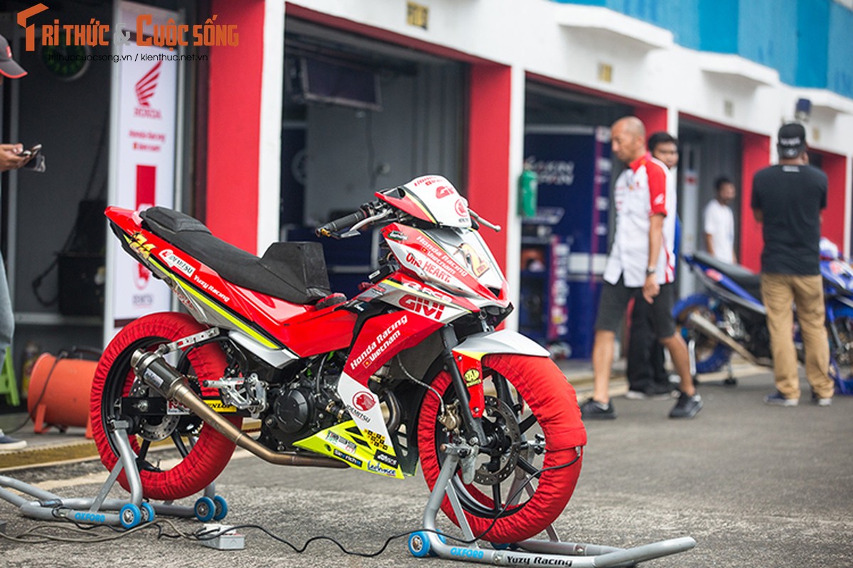 &quot;Soi&quot; xe may Honda Winner Viet Nam do dua sieu khung