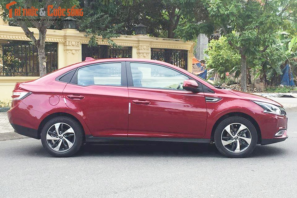 Xe oto Luxgen S3 gia 598 trieu “doi dau” Mazda3 tai VN-Hinh-2