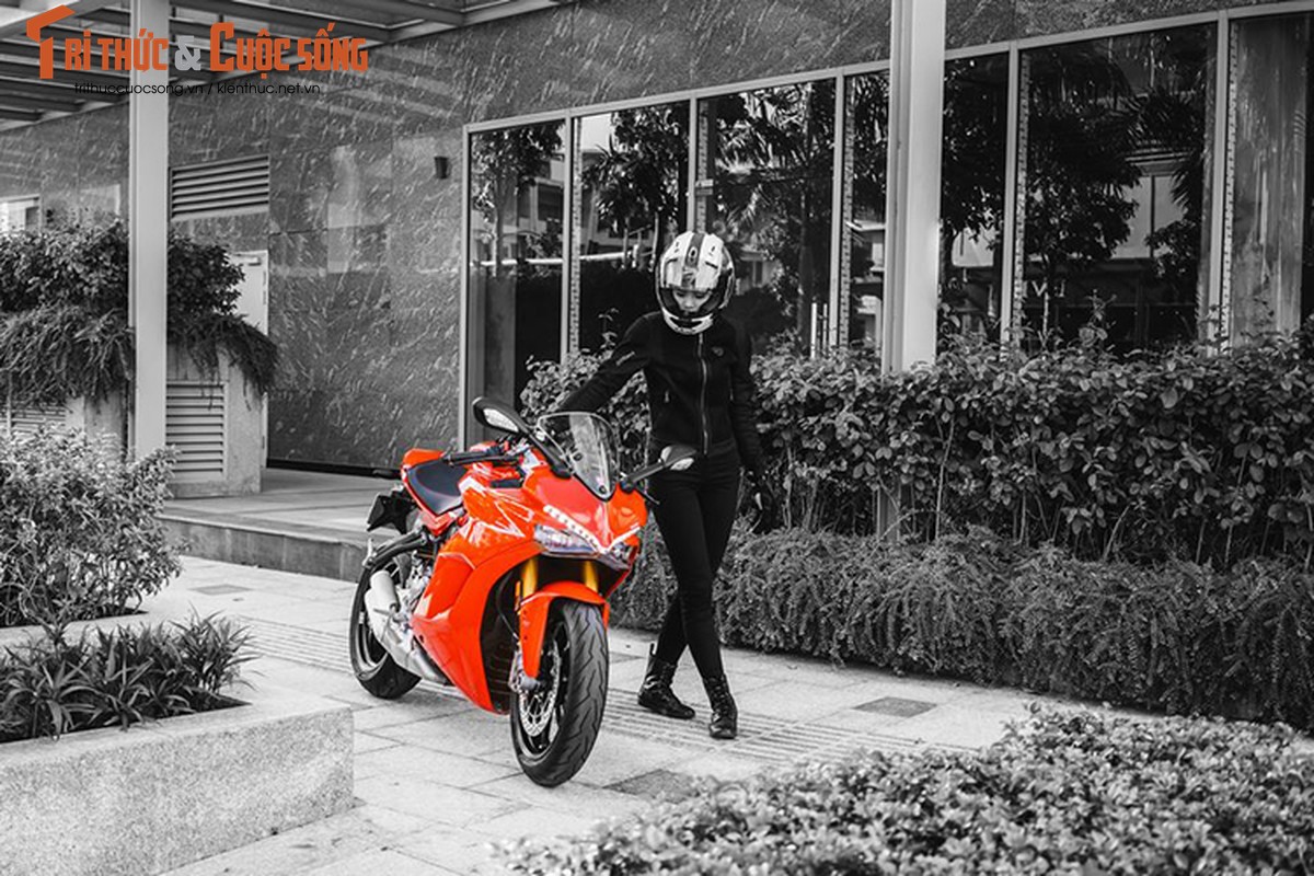Chan dai cam lai Ducati SuperSport dau tien tai Viet Nam-Hinh-2