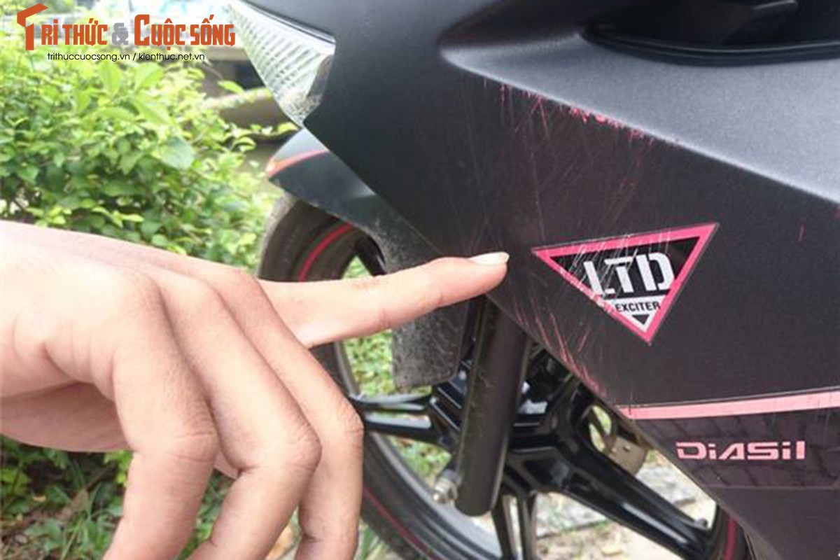 Xe may Yamaha Exciter 150 bi doi mau son &quot;kenh gia&quot;-Hinh-2