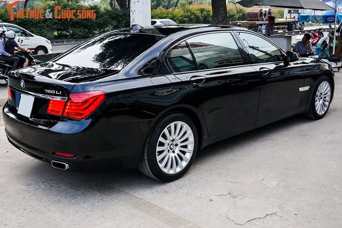 BMW 750Li dung gan 10 nam &quot;thet gia&quot; 1,3 ty tai VN-Hinh-2