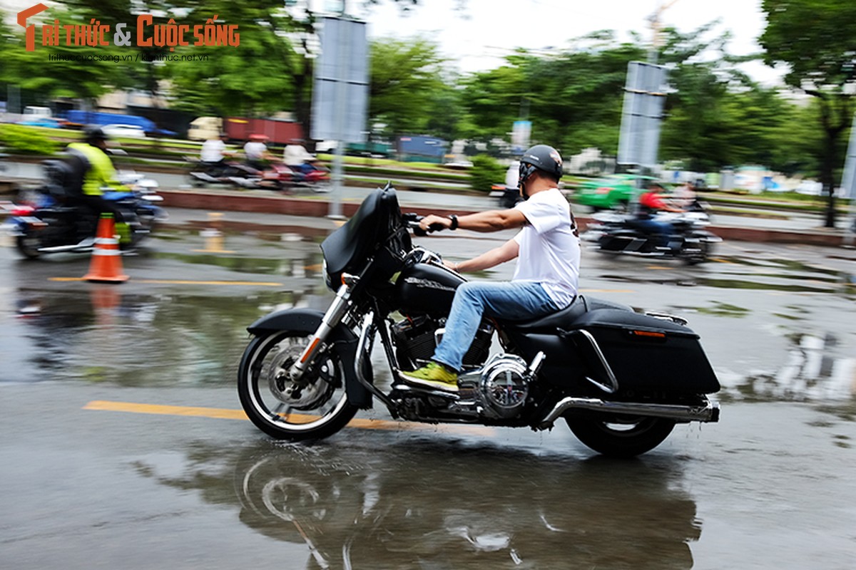 Dan choi moto Harley Sai Gon &quot;luyen cong&quot; duoi mua-Hinh-10