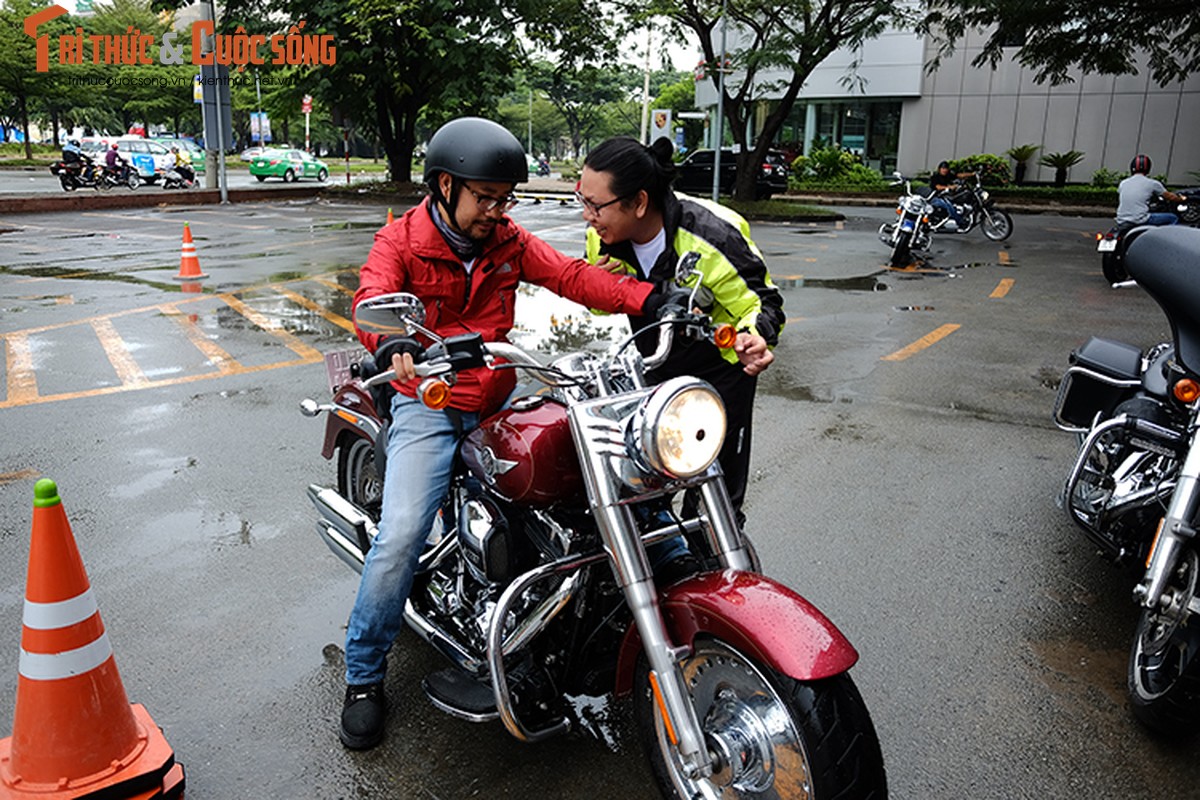 Dan choi moto Harley Sai Gon &quot;luyen cong&quot; duoi mua-Hinh-5