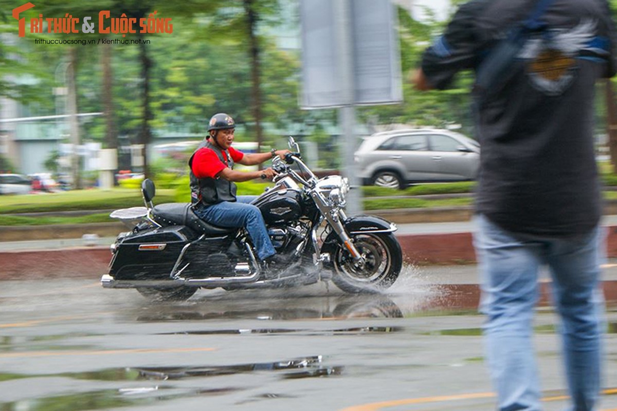 Dan choi moto Harley Sai Gon &quot;luyen cong&quot; duoi mua-Hinh-6