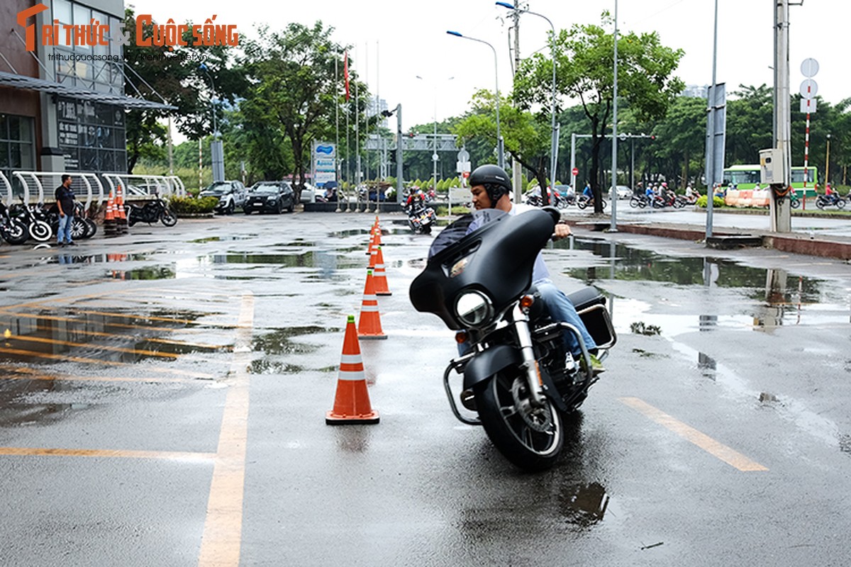 Dan choi moto Harley Sai Gon &quot;luyen cong&quot; duoi mua-Hinh-8