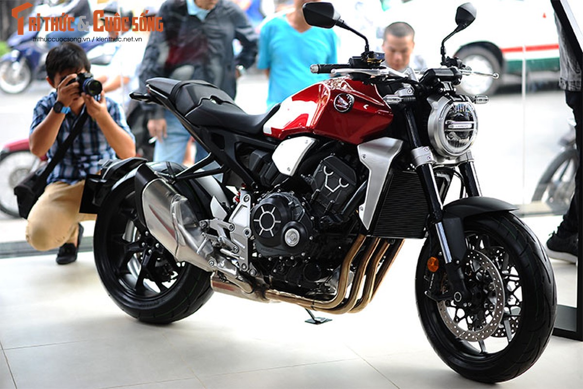 Can canh moto Honda CB1000R 2018 gia 468 trieu tai Viet Nam