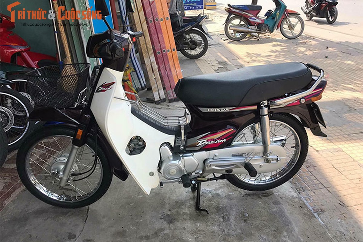 Honda Dream “dap chieu” 18 nam ban hon 200 trieu