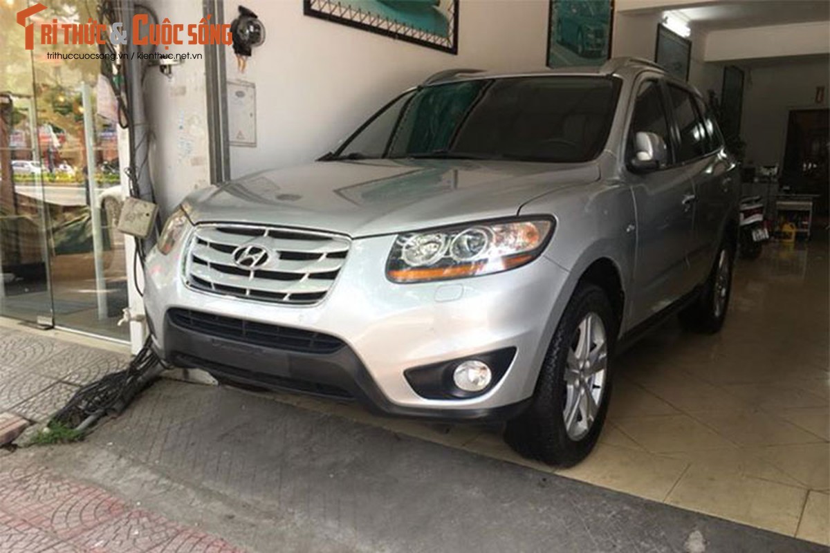 Hyundai SantaFe dung gan 10 nam hon 600 trieu o HN