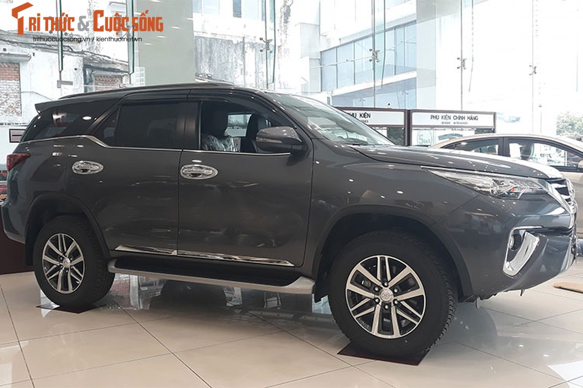 Toyota Fortuner 2018 may dau gia hon 1 ty ve Viet Nam-Hinh-2