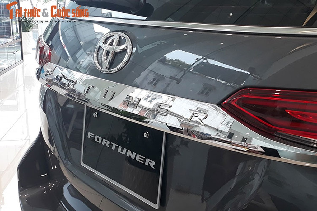 Toyota Fortuner 2018 may dau gia hon 1 ty ve Viet Nam-Hinh-4