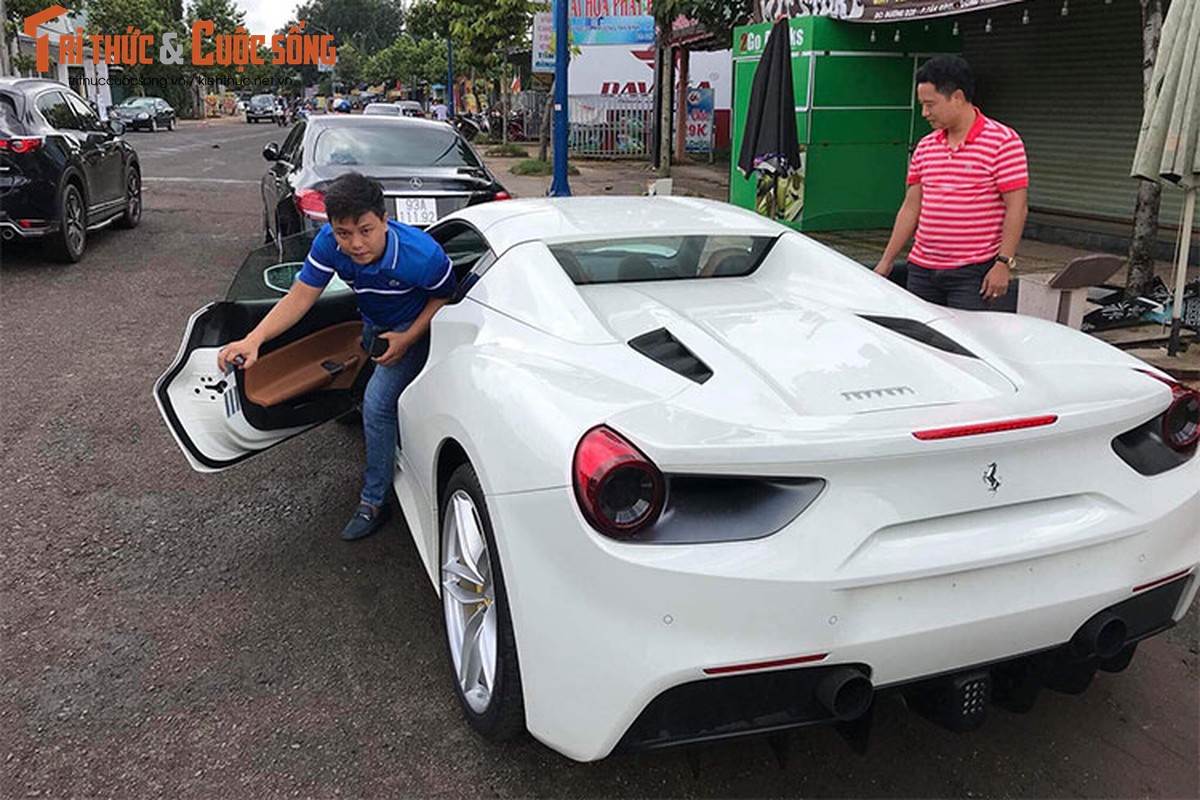 Dai gia Binh Phuoc tau sieu xe Ferrari 488 Spider hon 15 ty-Hinh-5