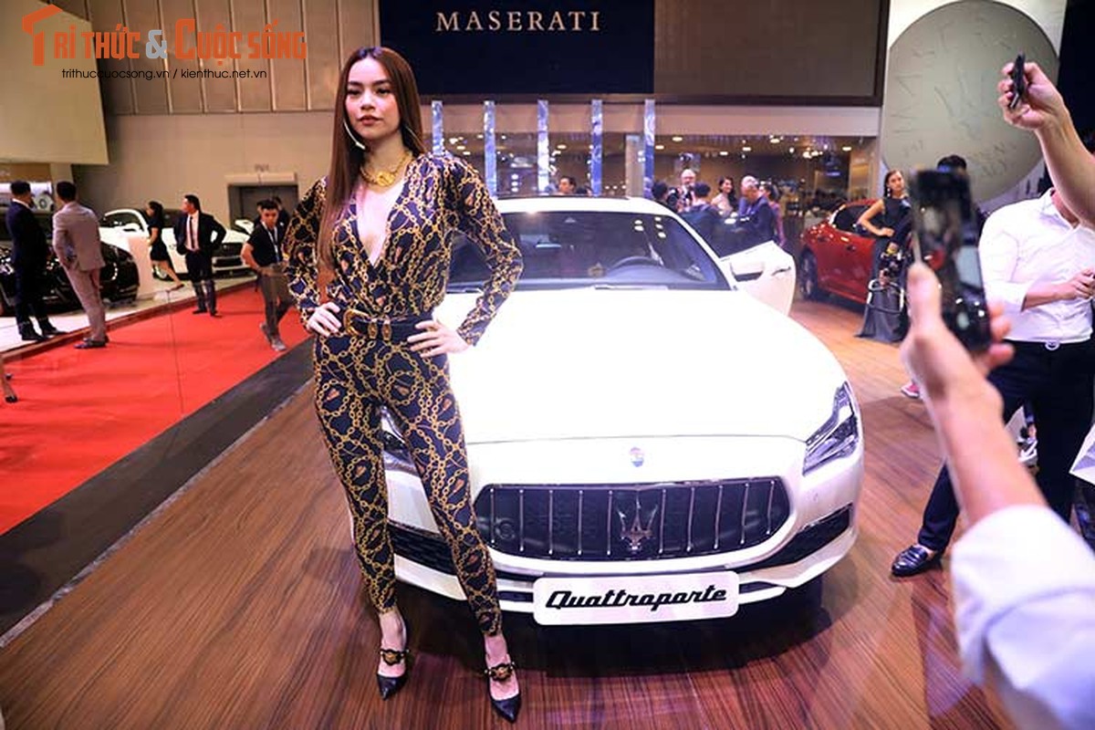 Ha Ho do dang cung dan nguoi dep va xe sang Maserati
