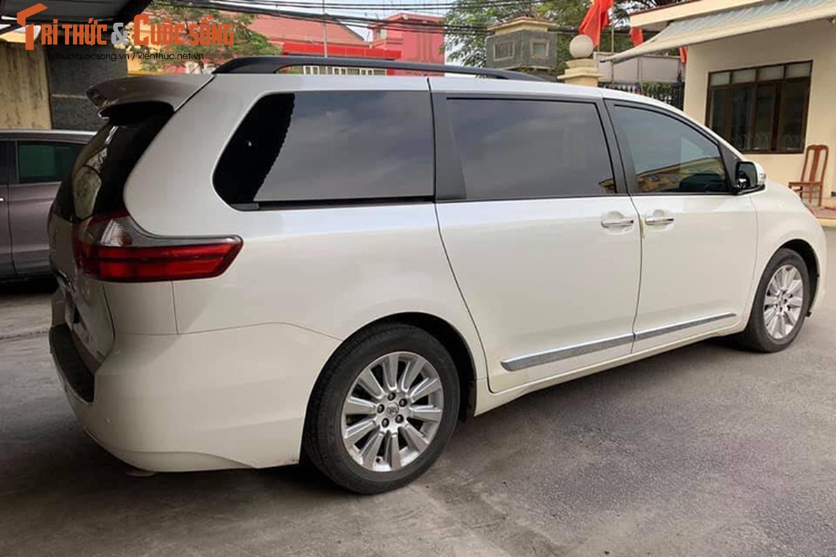 Toyota Sienna dung hai nam gia van hon 3 ty tai Ha Noi-Hinh-4