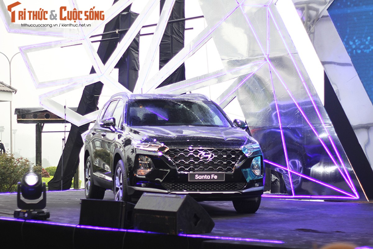 Hyundai SantaFe 2019 gia tu 995 trieu dong 