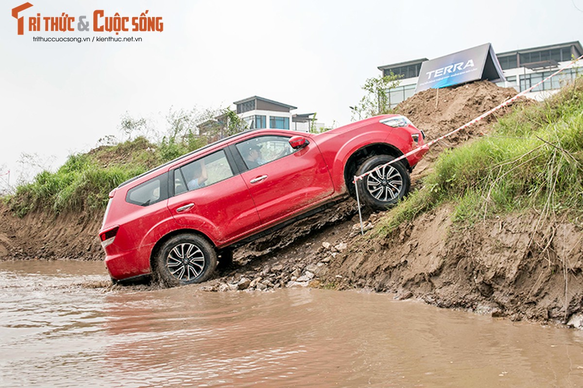 Cam lai SUV Nissan Terra gia tu 988 trieu dong tai HN-Hinh-11