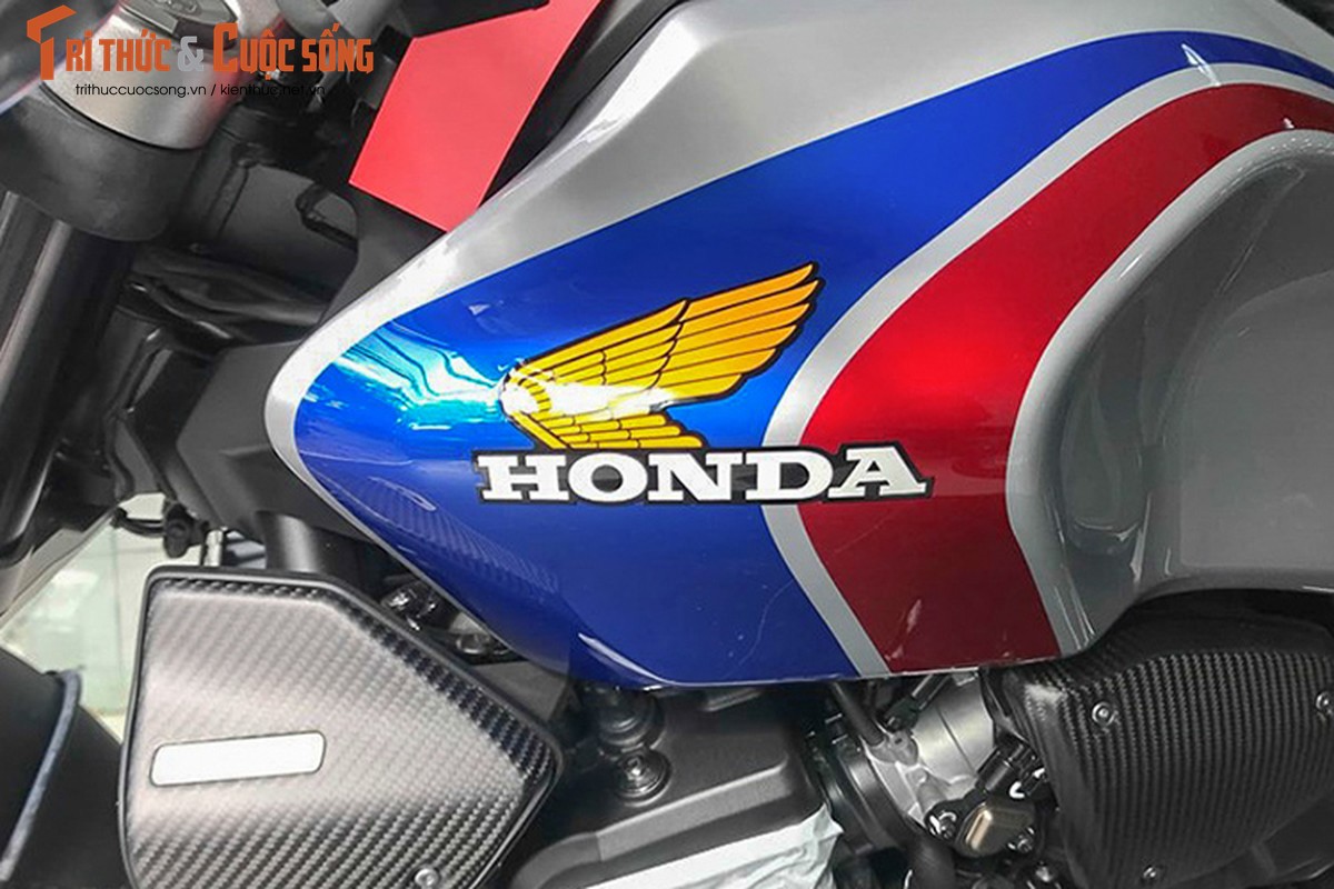 Honda CB1000R dac biet gia hon nua ty 