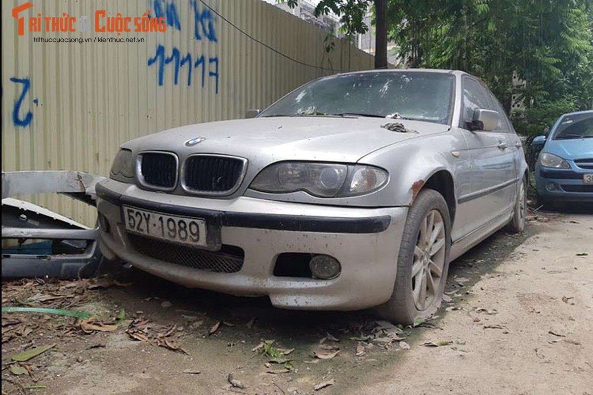 Ha Noi: Xe sang BMW vut chong cho nua nam khong ai nhan-Hinh-7