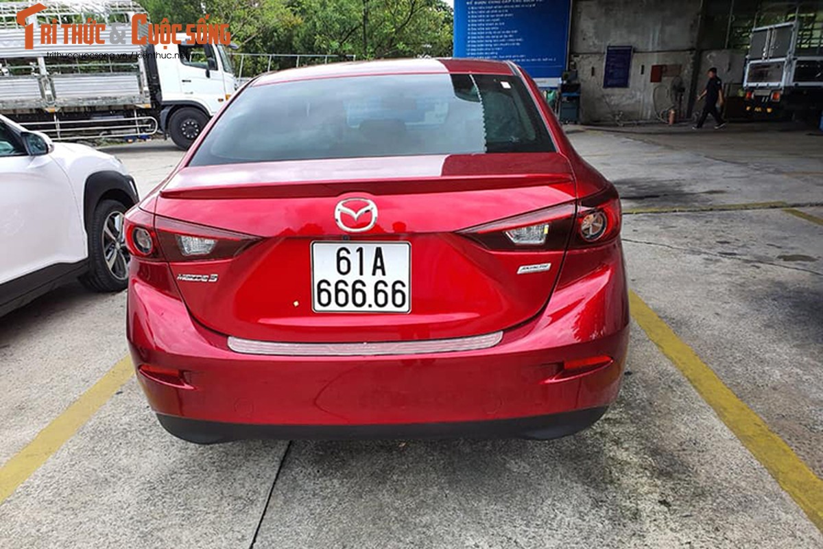Chu xe Mazda3 boc trung bien
