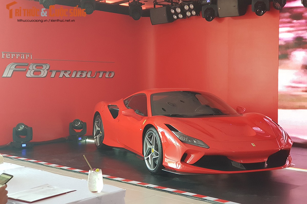 Ferrari F8 Tributo chinh hang ra mat dan choi sieu xe Viet