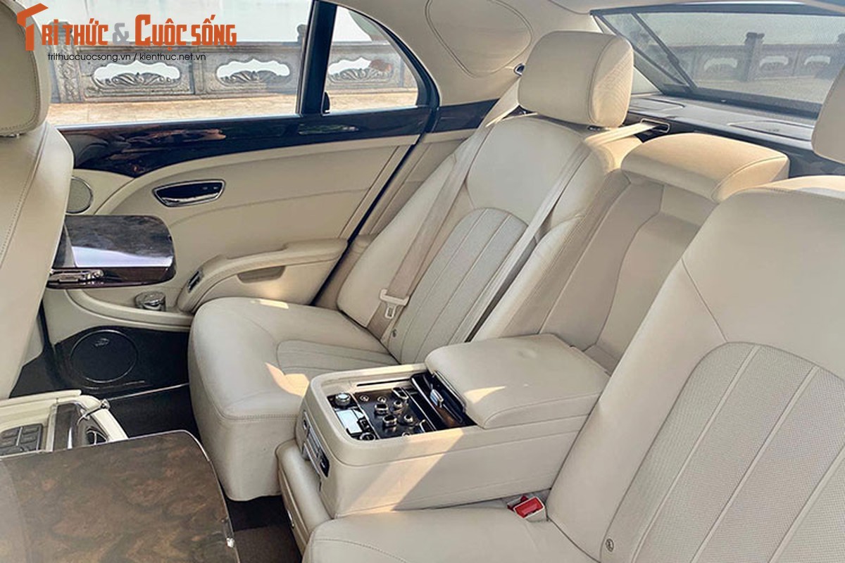 Sau 8 nam, xe sang Bentley Mulsanne tai Viet Nam 