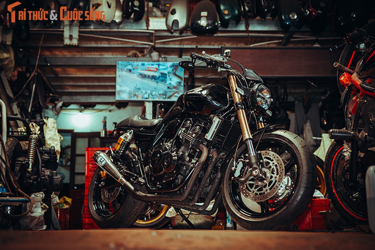 Bespoke Honda CB400 Super Four Gets Infused With a Mesmerizing Cafe Racer  Blend  autoevolution