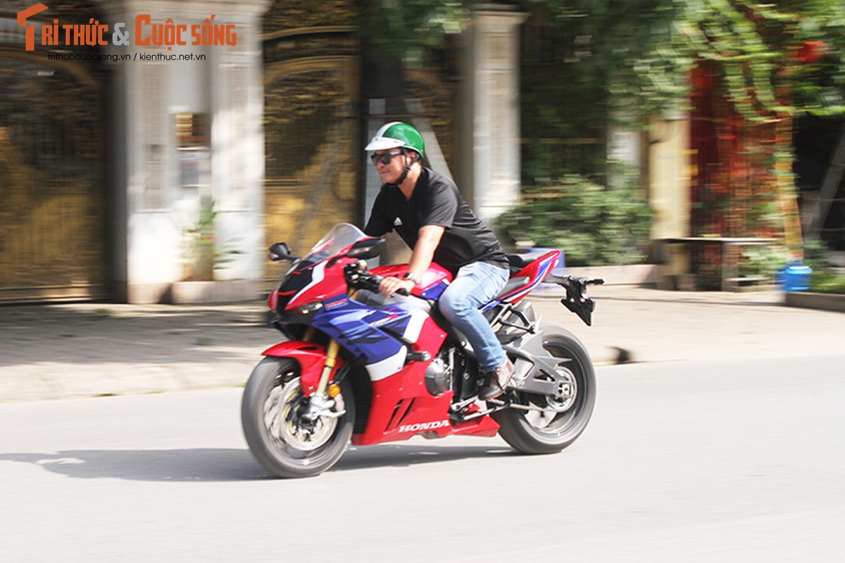 Can canh Honda CBR1000RR-R SP hon 1 ty dong tai Ha Noi-Hinh-16