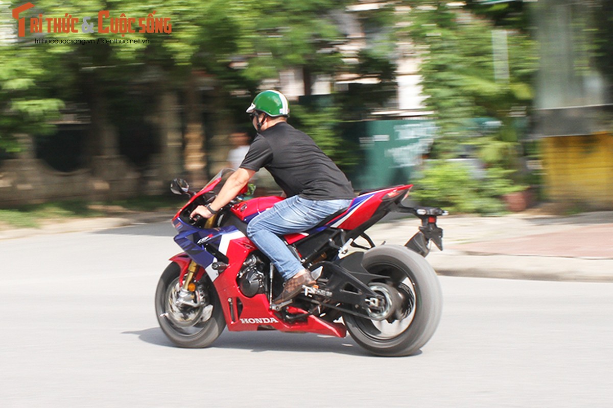 Can canh Honda CBR1000RR-R SP hon 1 ty dong tai Ha Noi-Hinh-17