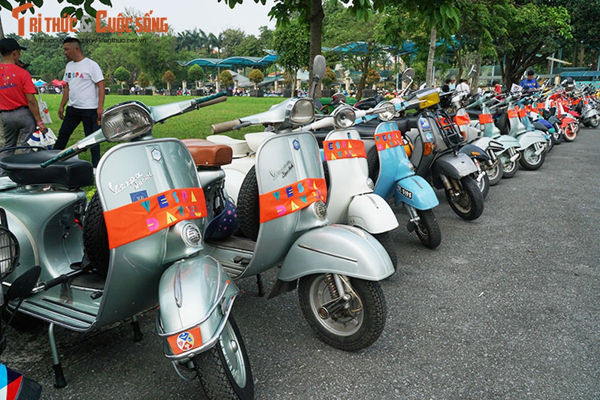 Hang tram xe may Vespa 