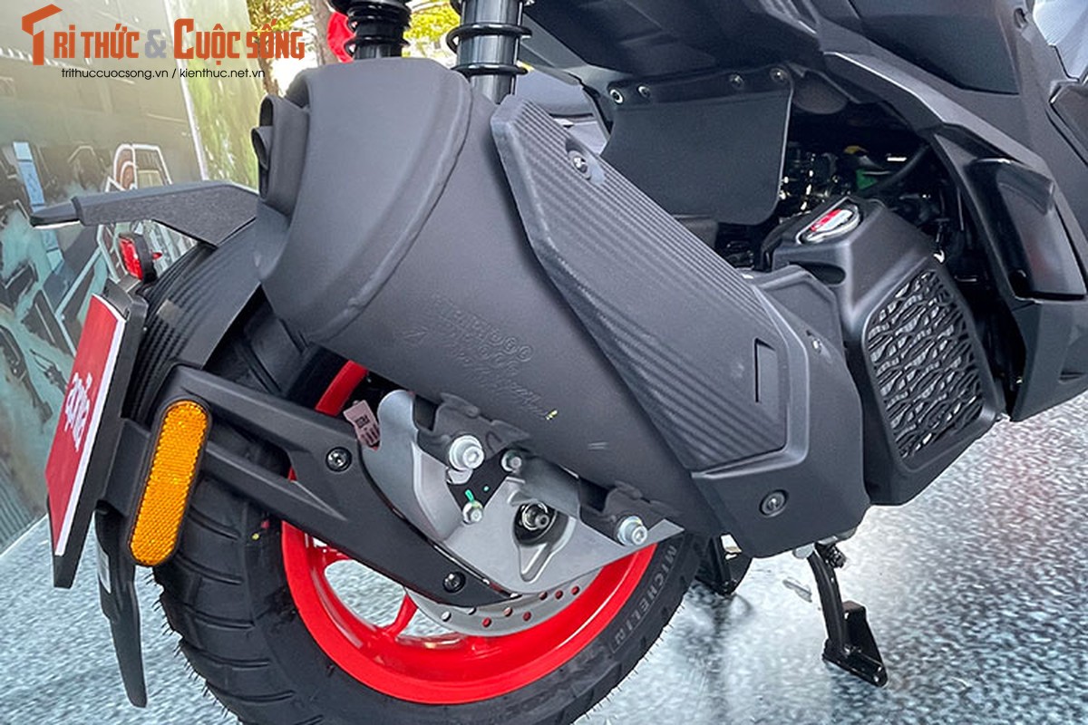 Aprilia SR GT gan 100 trieu tai Viet Nam, 