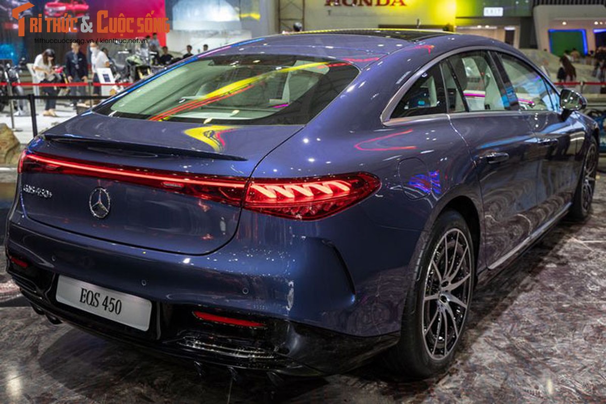 Mercedes-Benz gay choang ngop khi dem 17 mau xe sang den VMS 2022-Hinh-6