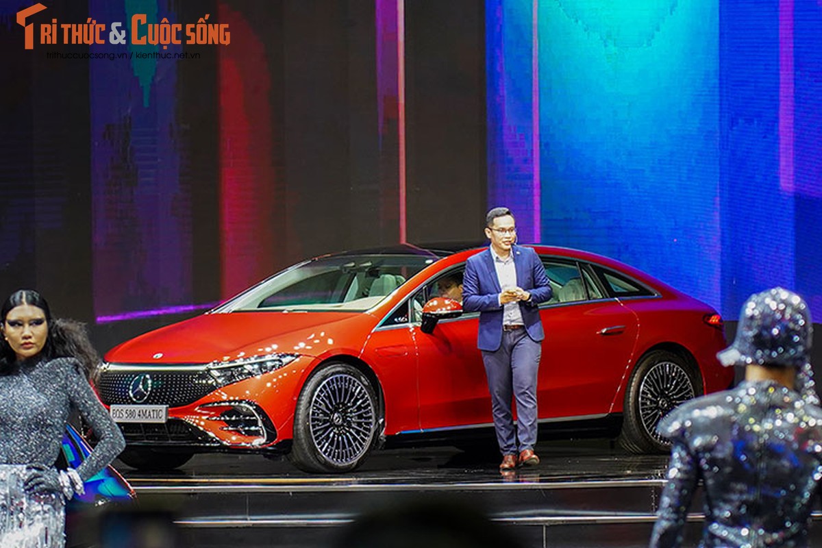 Mercedes-Benz gay choang ngop khi dem 17 mau xe sang den VMS 2022-Hinh-9