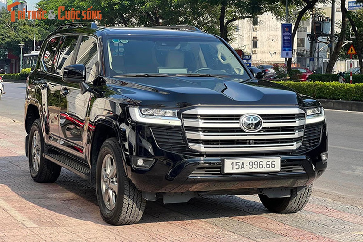 Can canh Toyota Land Cruiser 2022 