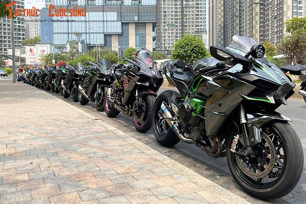 Ca dan sieu moto Kawasaki H2 tien ty, manh nhat the gioi o Sai Gon