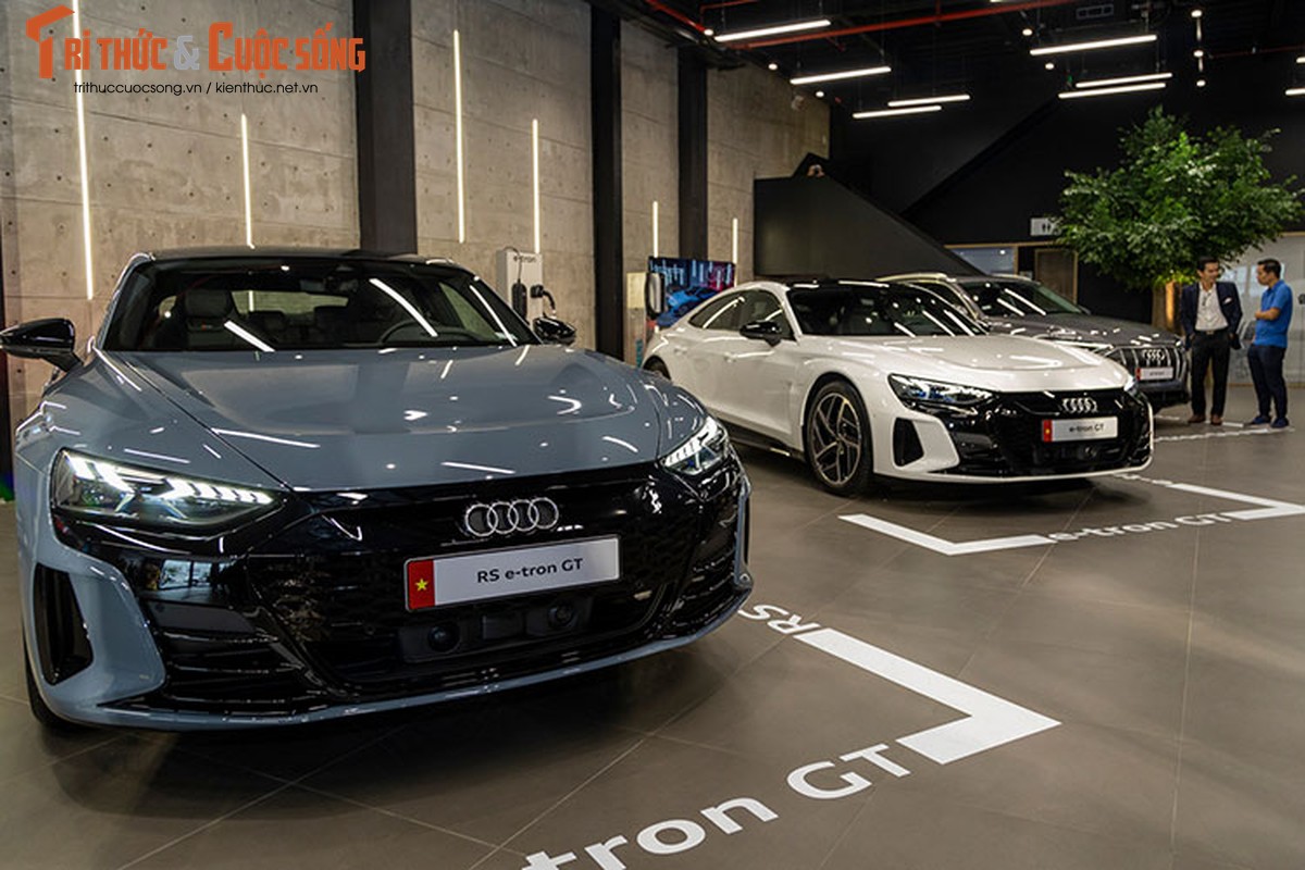 Audi RS e-tron GT tu 5,9 ty tai Viet Nam, sac 5 phut chay 100km