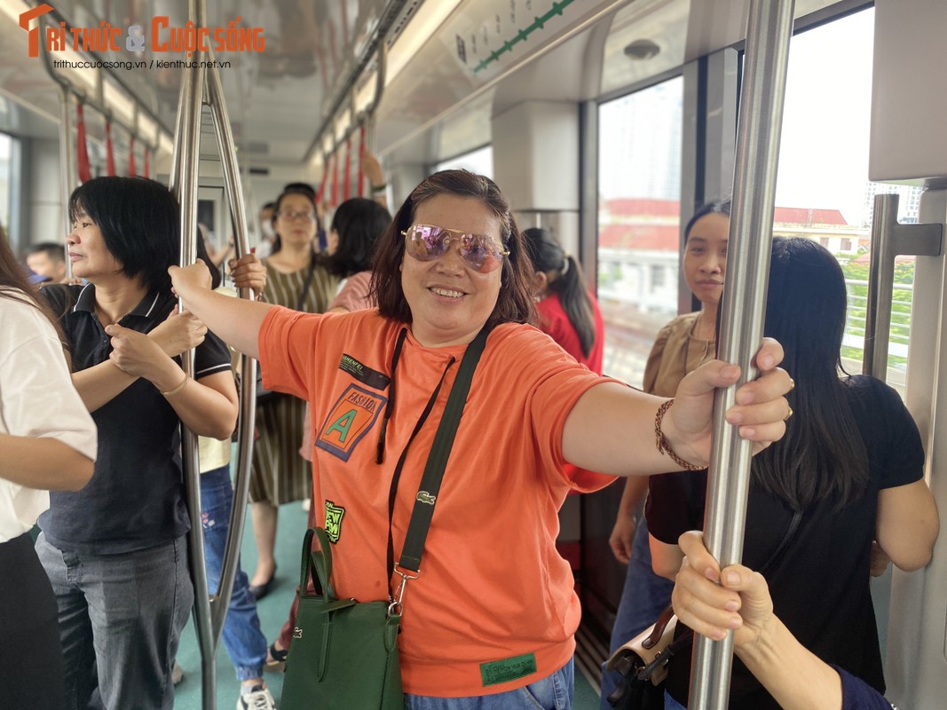 Nguoi dan hao hung trai nghiem tau dien metro Nhon - Ga Ha Noi-Hinh-12