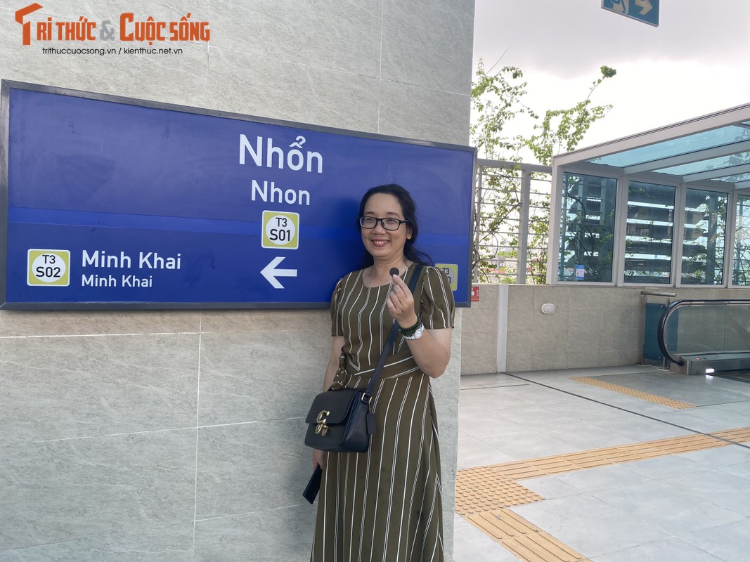 View - 	Người dân hào hứng trải nghiệm tàu điện metro Nhổn Ga Hà Nội