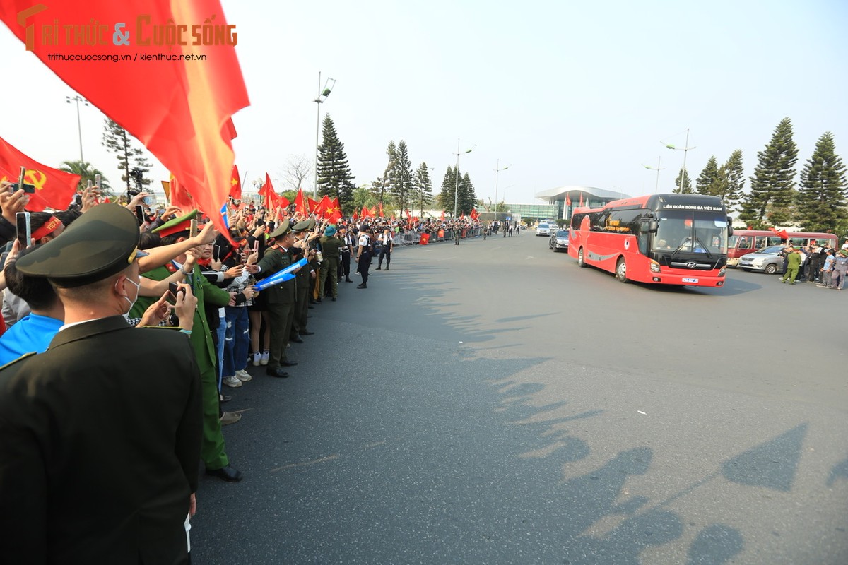 Ngay luc nay: DT Viet Nam ruoc cup vo dich ASEAN Cup tro ve-Hinh-14